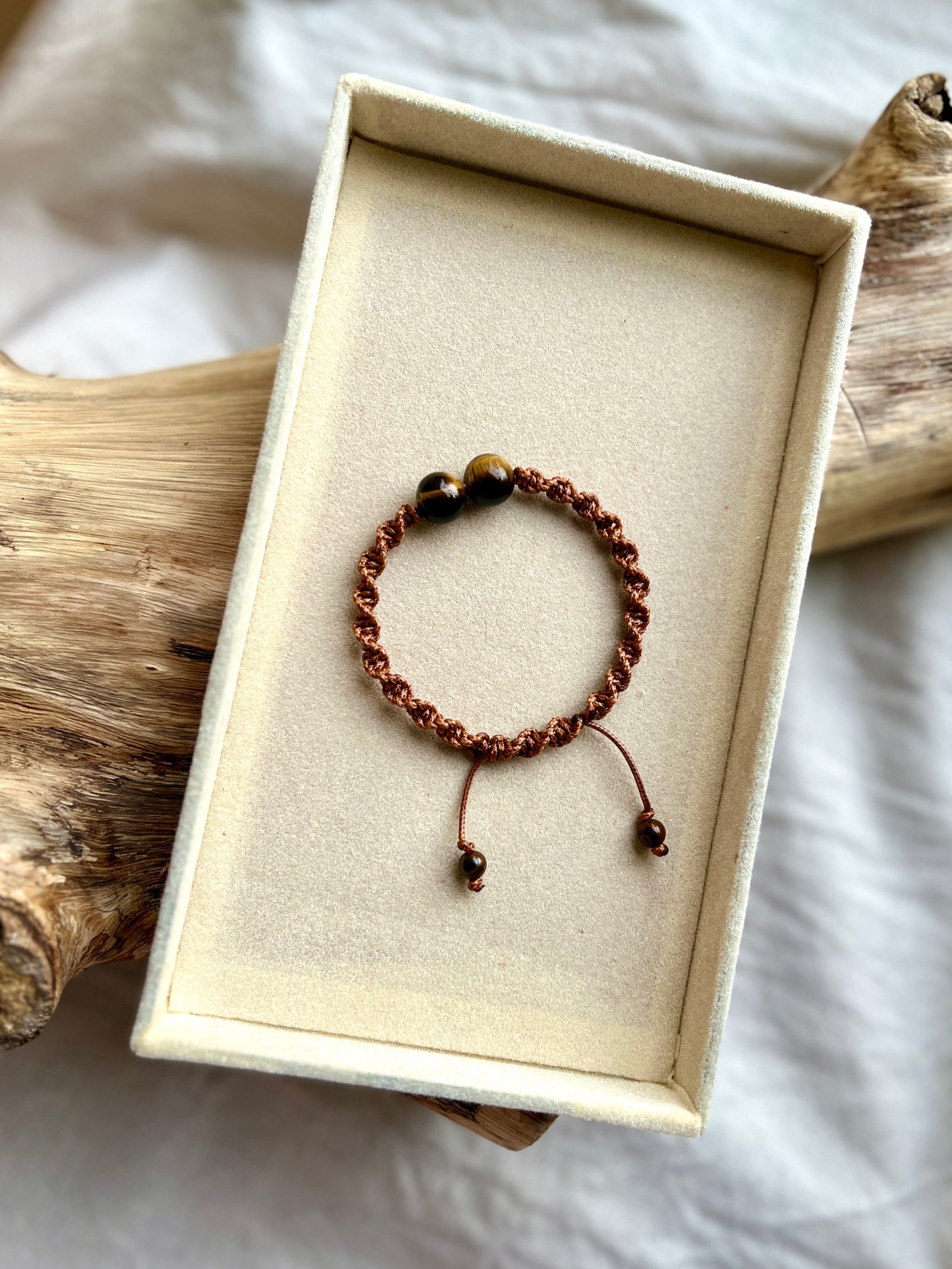 Esmer – Tiger Eye Protection Bracelet
