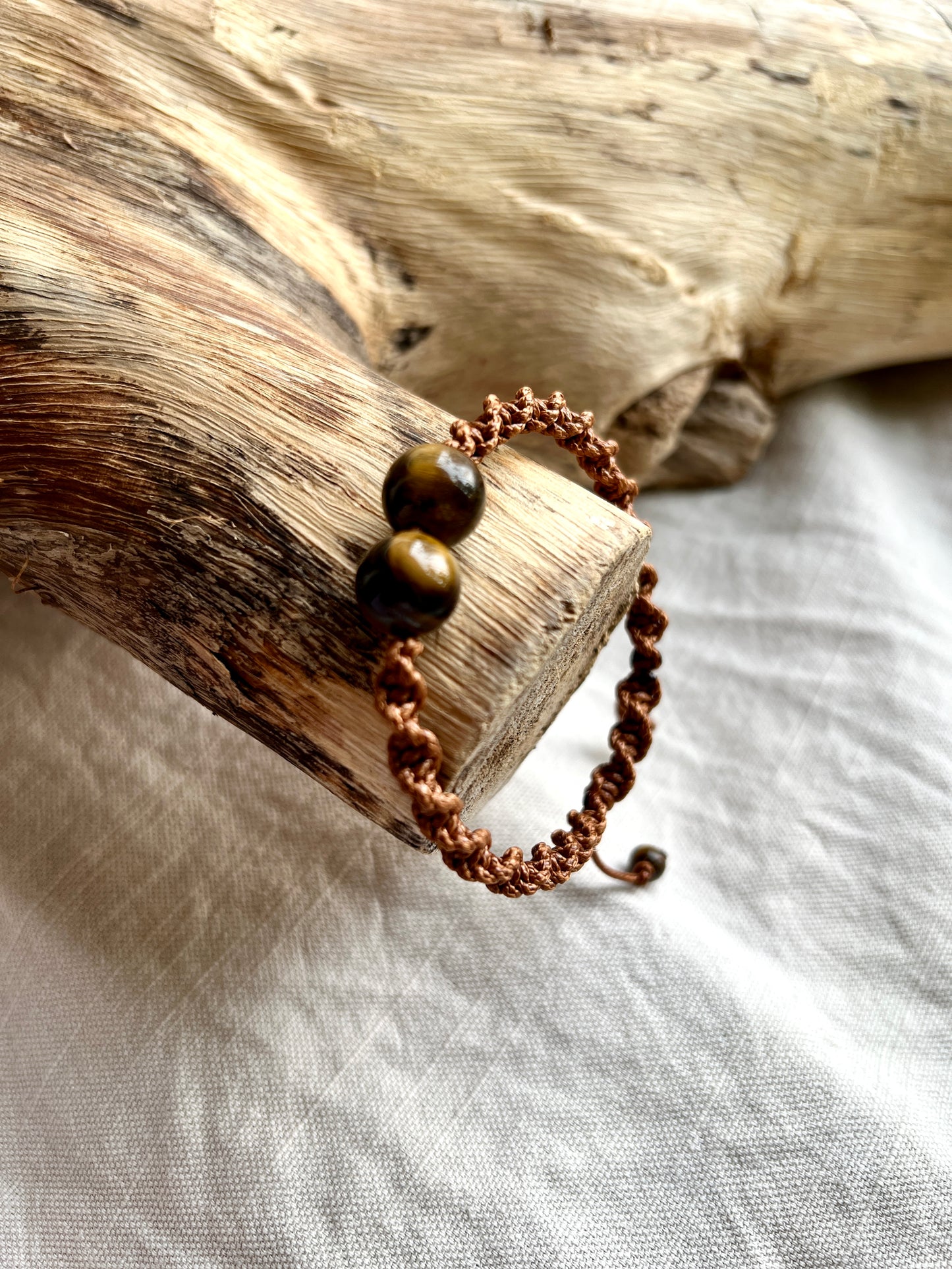 Esmer – Tiger Eye Protection Bracelet