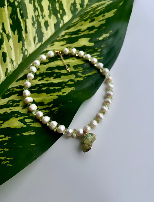 Siren – Pearl & Peridot Necklace